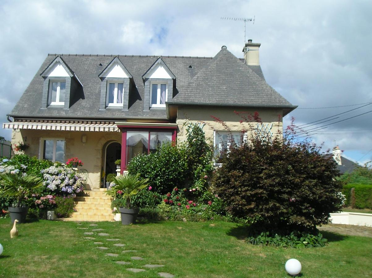 Les Hortensias Bed & Breakfast Saint-Pierre-de-Plesguen Exterior photo